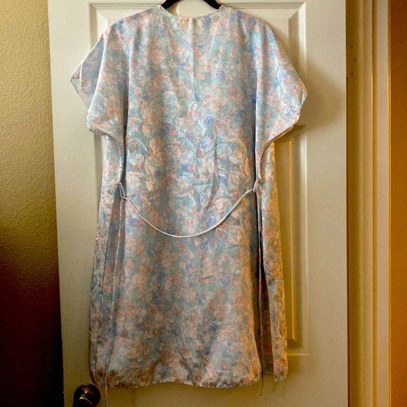 Floral Robe & Nightie Set in Pastel Pinks & Blues - Picture 5 of 8
